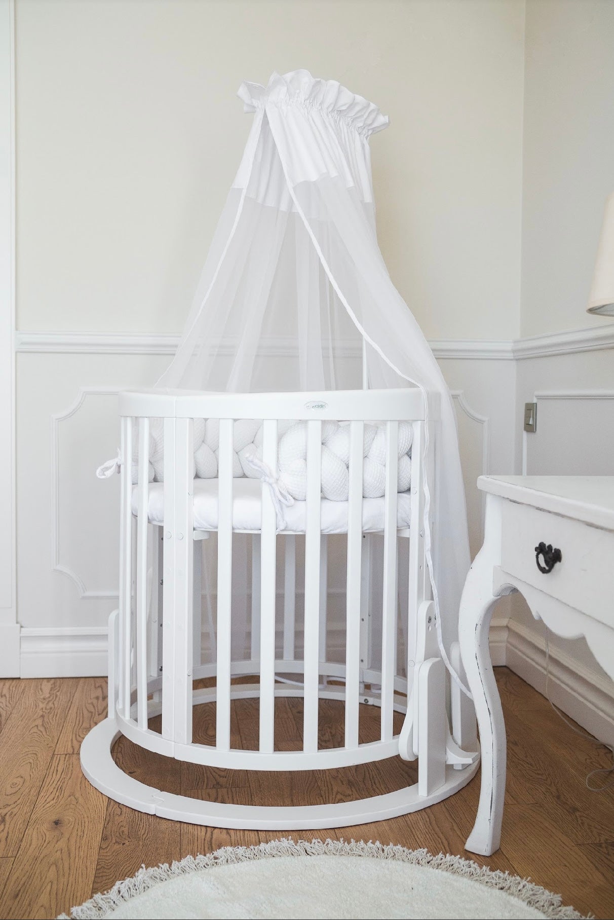 7in1 Babybett Oval Weiss Bundle – inkl. Bett-Set, Matratze & Betthimmel