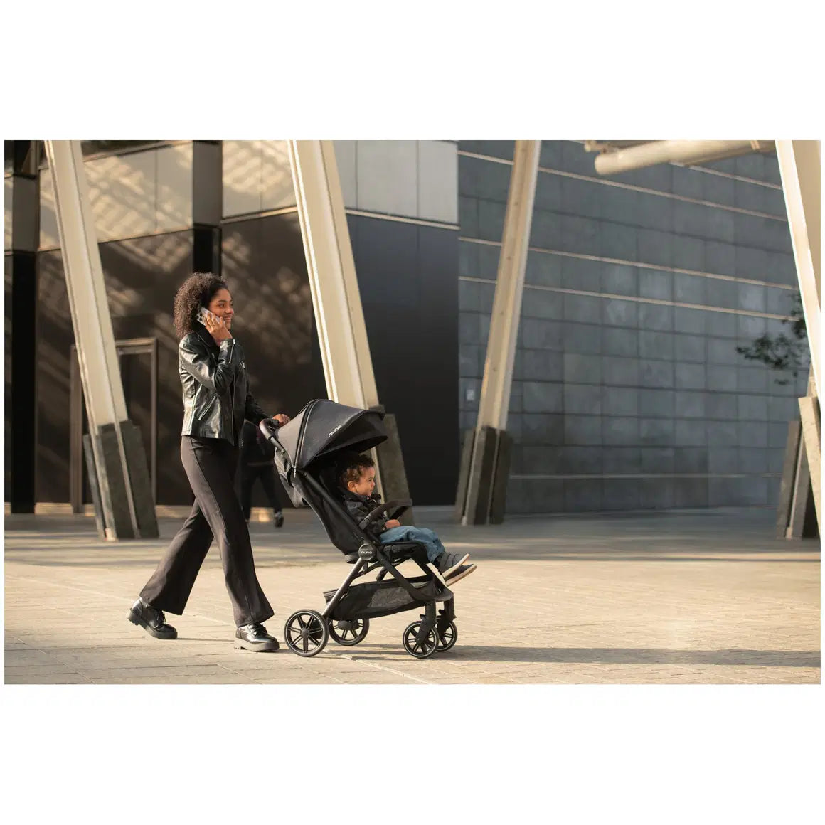 Nuna TRVL LX Caviar