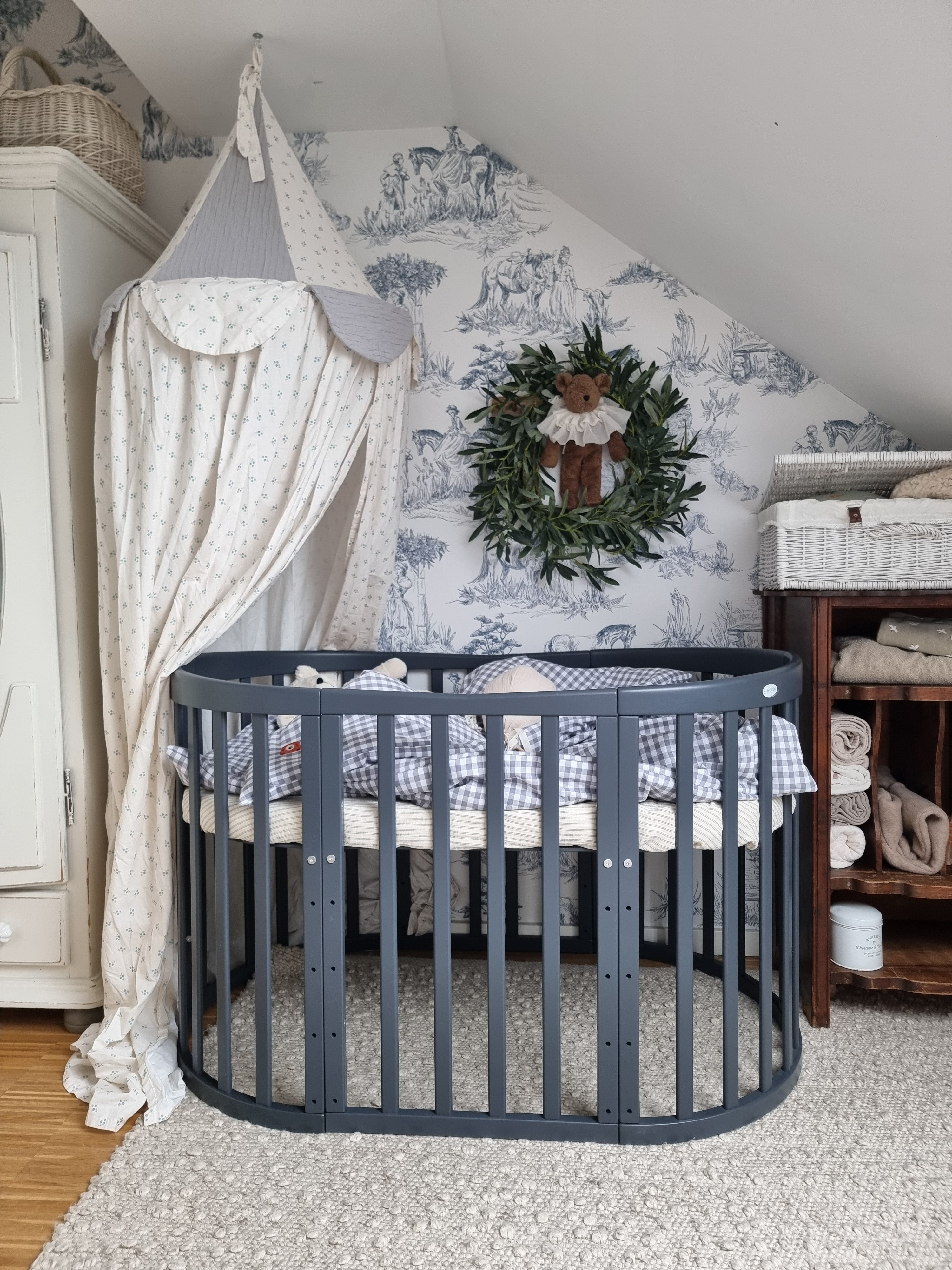 7in1 Babybett Oval Graffiti Bundle – inkl. Matratze