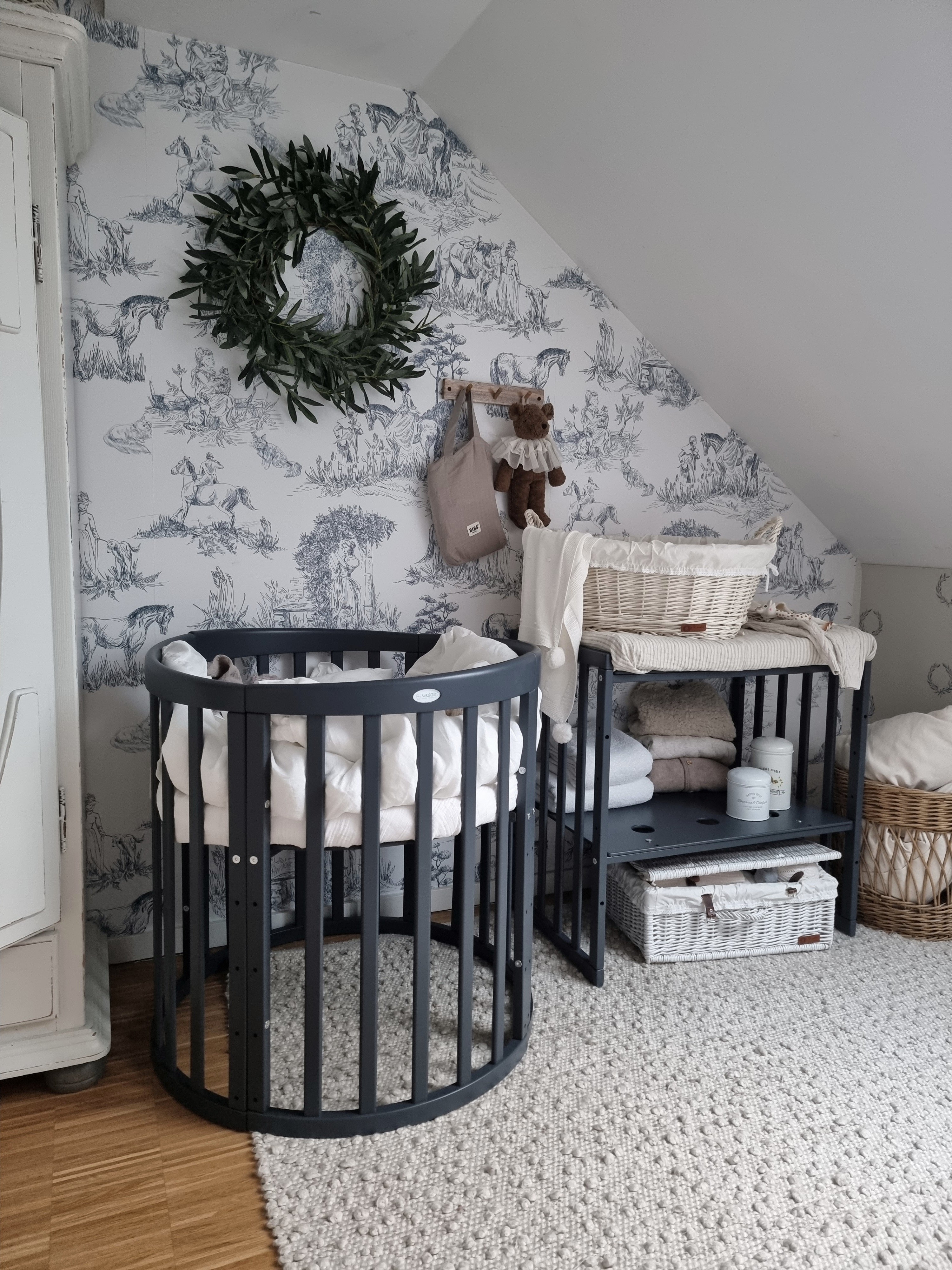 7in1 Babybett Oval Graffiti Bundle – inkl. Matratze