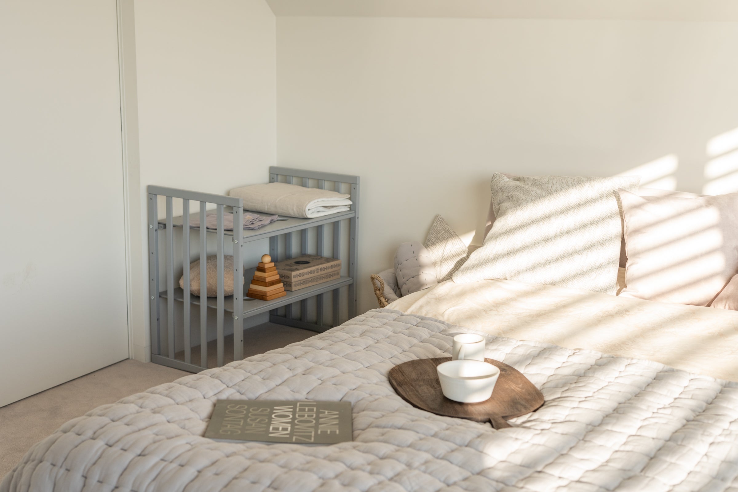 7in1 Babybett Oval Grau Bundle – inkl. Bett-Set, Matratze & Betthimmel