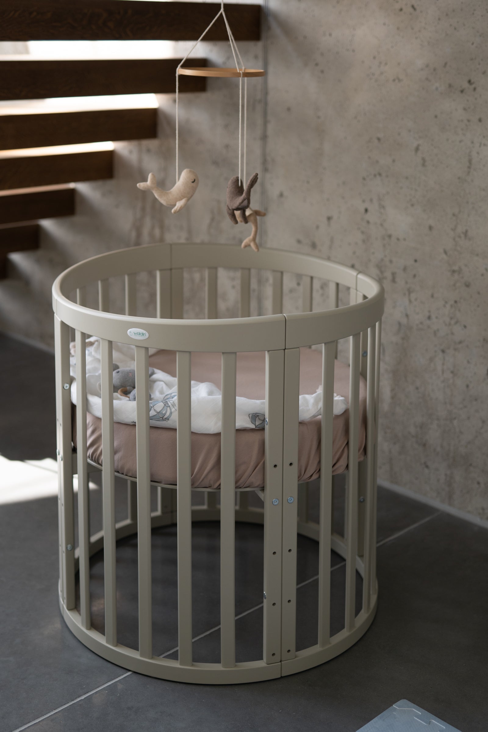 7in1 Babybett Oval Olive Bundle – inkl. Bett-Set, Matratze & Betthimmel
