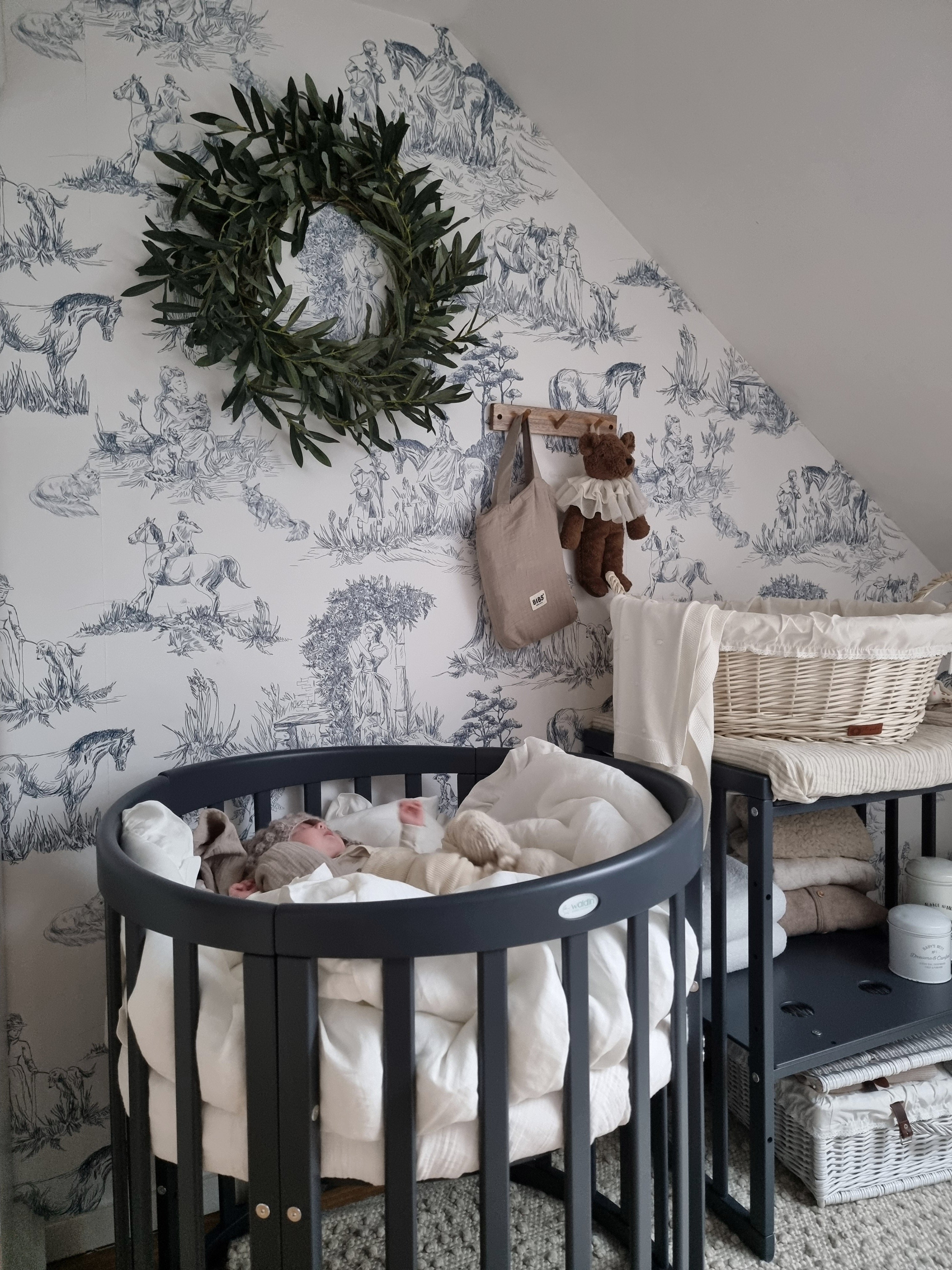 7in1 Babybett Oval Graffiti Bundle – inkl. Matratze