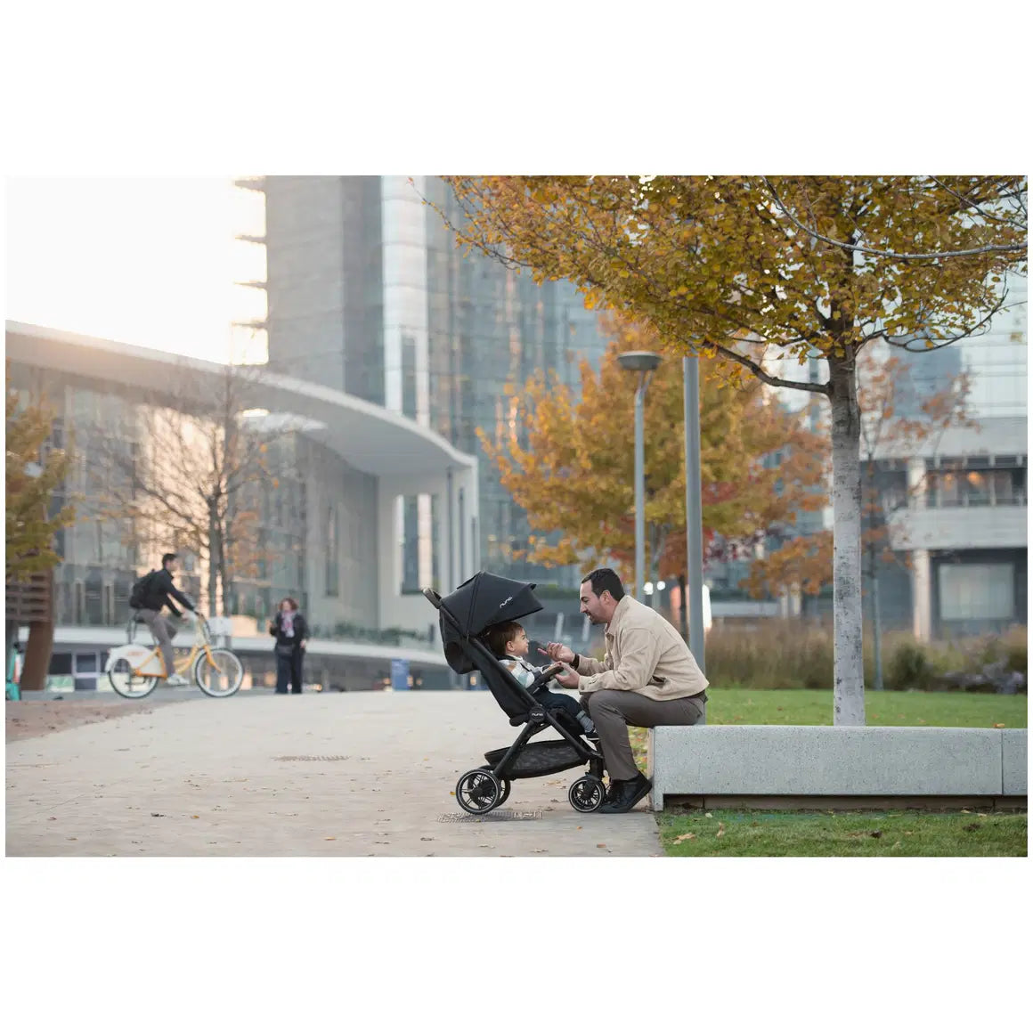 Nuna TRVL LX Caviar
