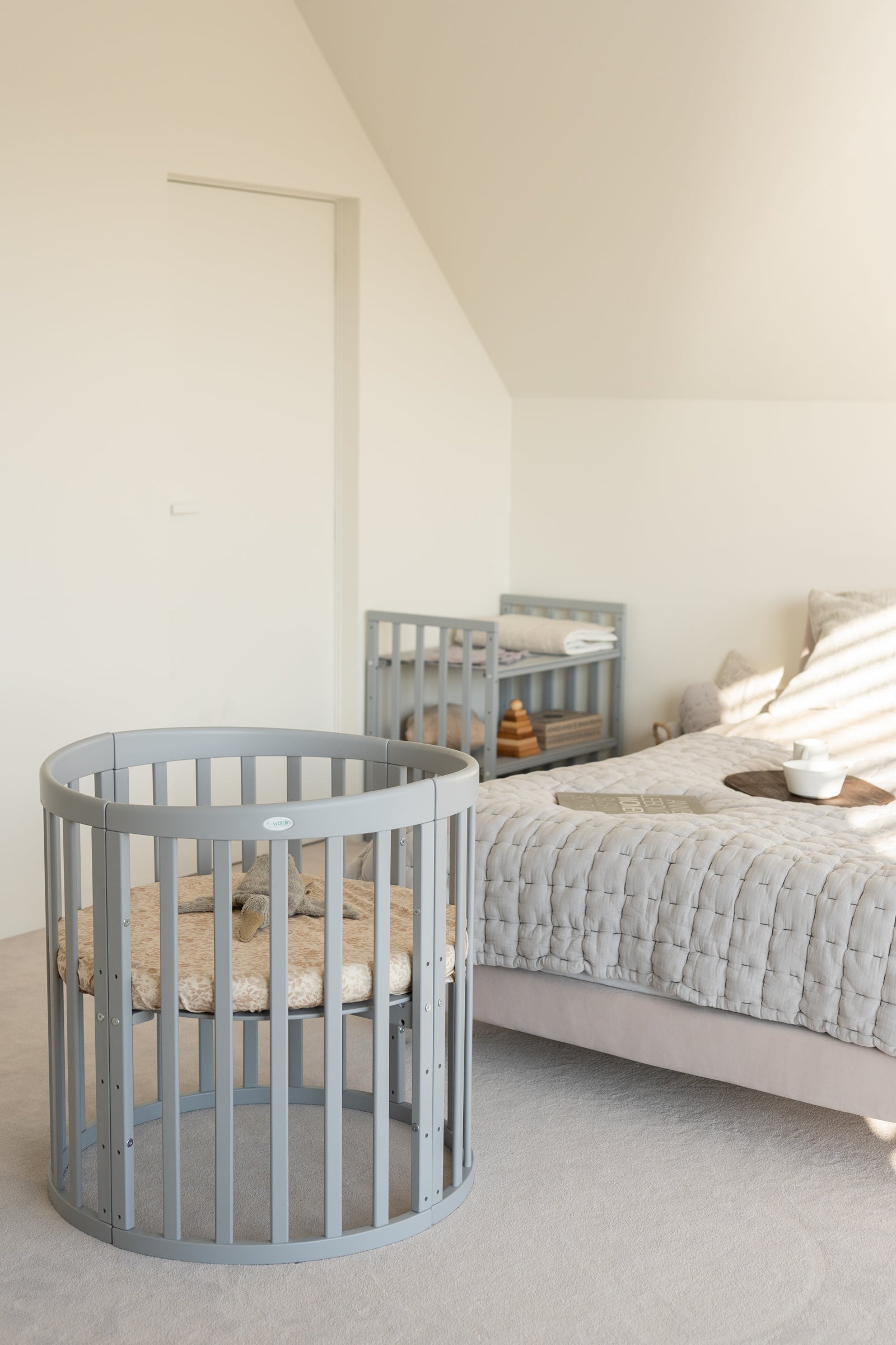 7in1 Babybett Oval Grau Bundle – inkl. Bett-Set, Matratze & Betthimmel