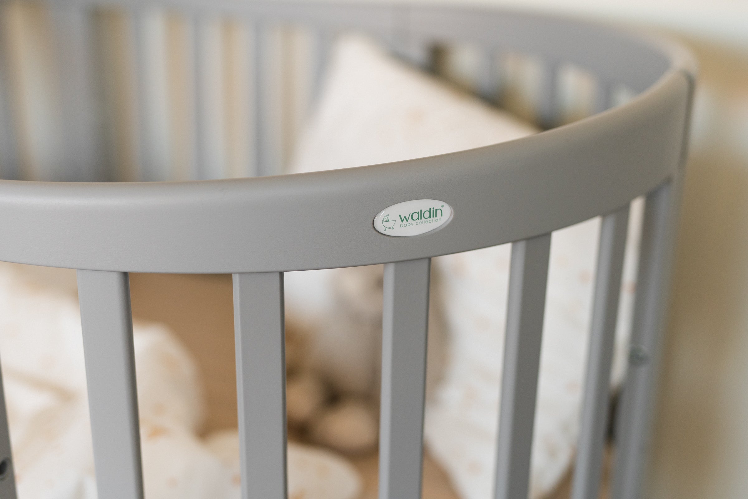 7in1 Babybett Oval Grau Bundle – inkl. Bett-Set, Matratze & Betthimmel