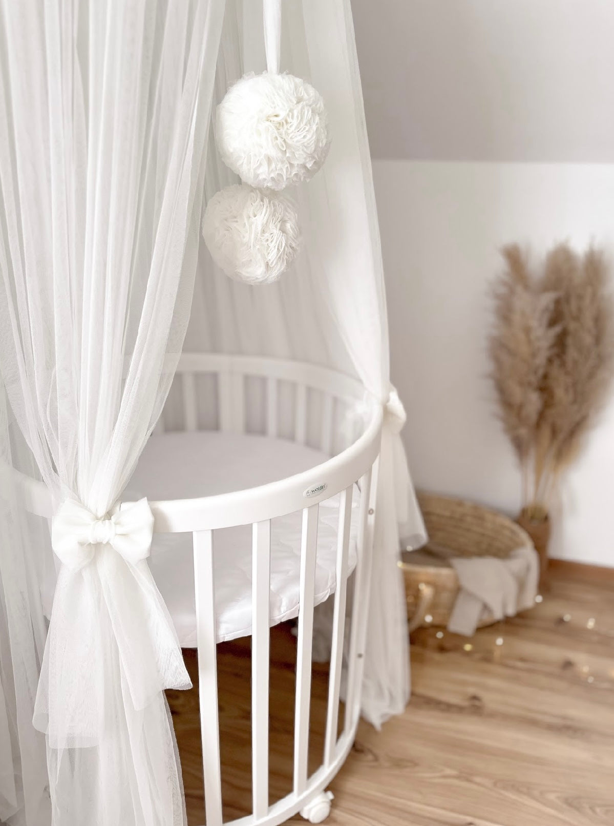 7in1 Babybett Oval Weiss Bundle – inkl. Bett-Set, Matratze & Betthimmel