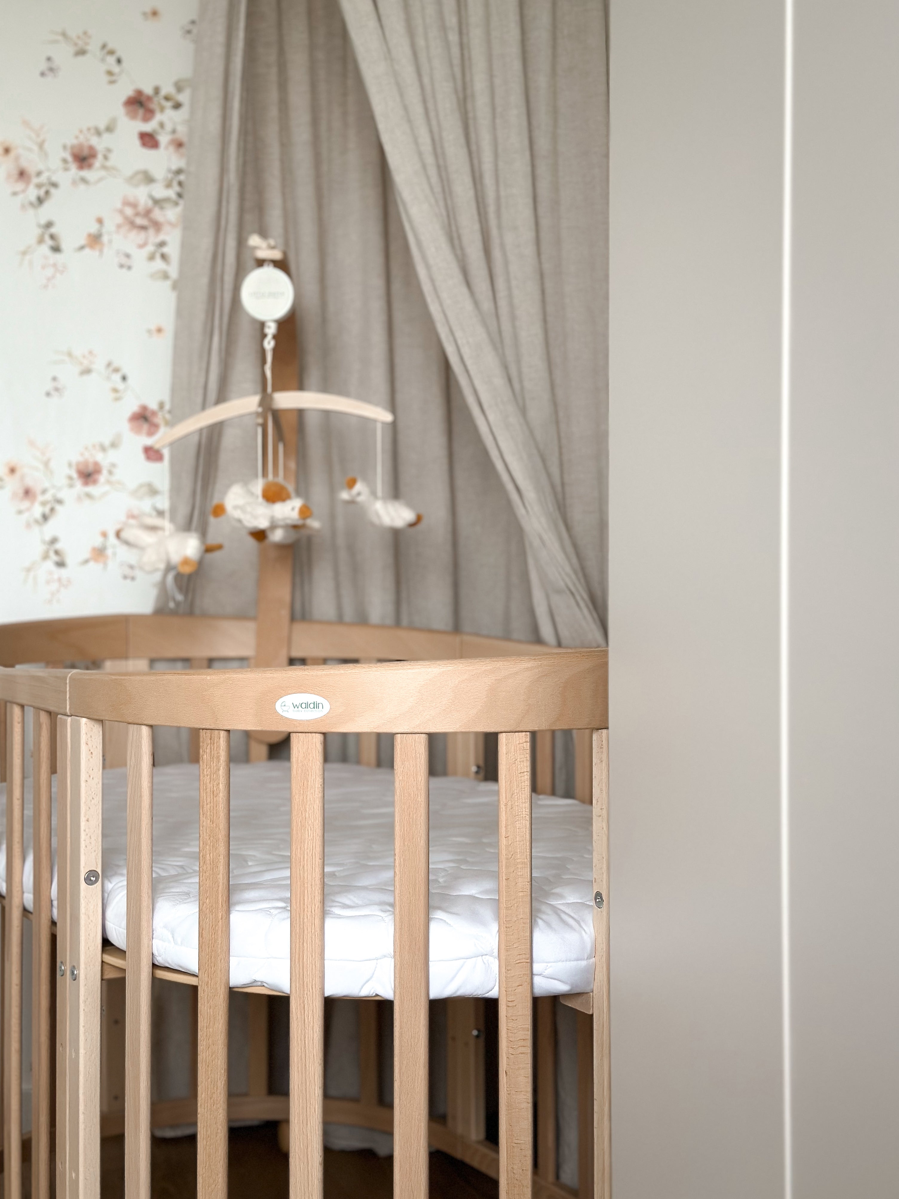 7in1 Babybett Oval Nature Bundle – inkl. Bett-Set, Matratze & Betthimmel