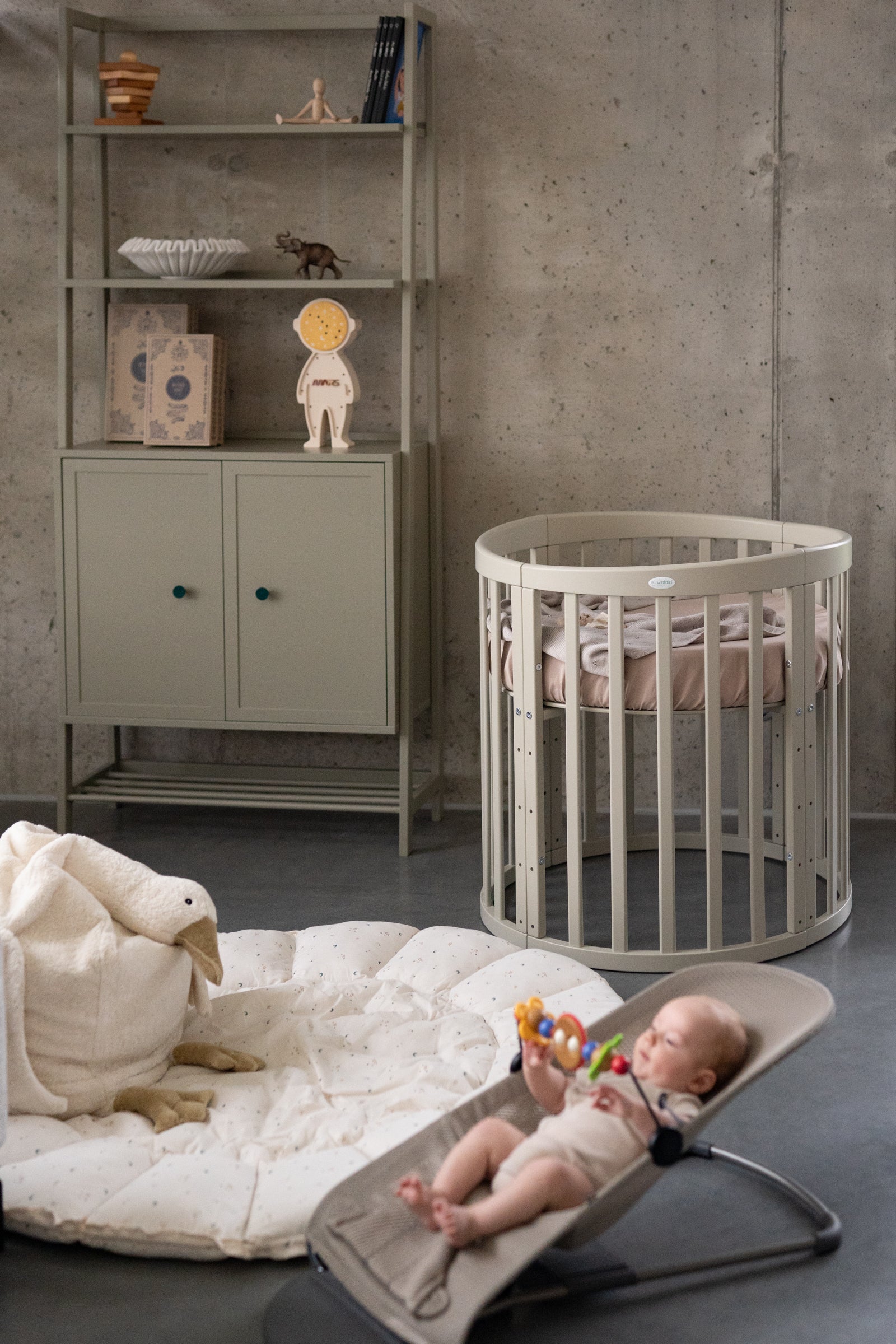 7in1 Babybett Oval Olive Bundle – inkl. Bett-Set, Matratze & Betthimmel
