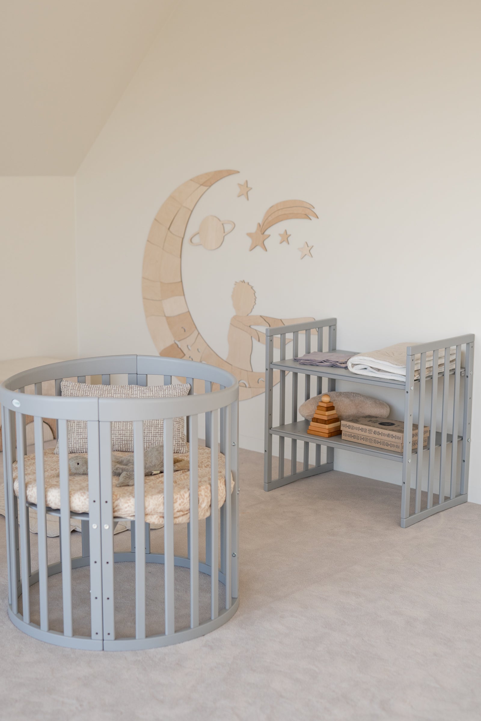 7in1 Babybett Oval Grau Bundle – inkl. Bett-Set, Matratze & Betthimmel