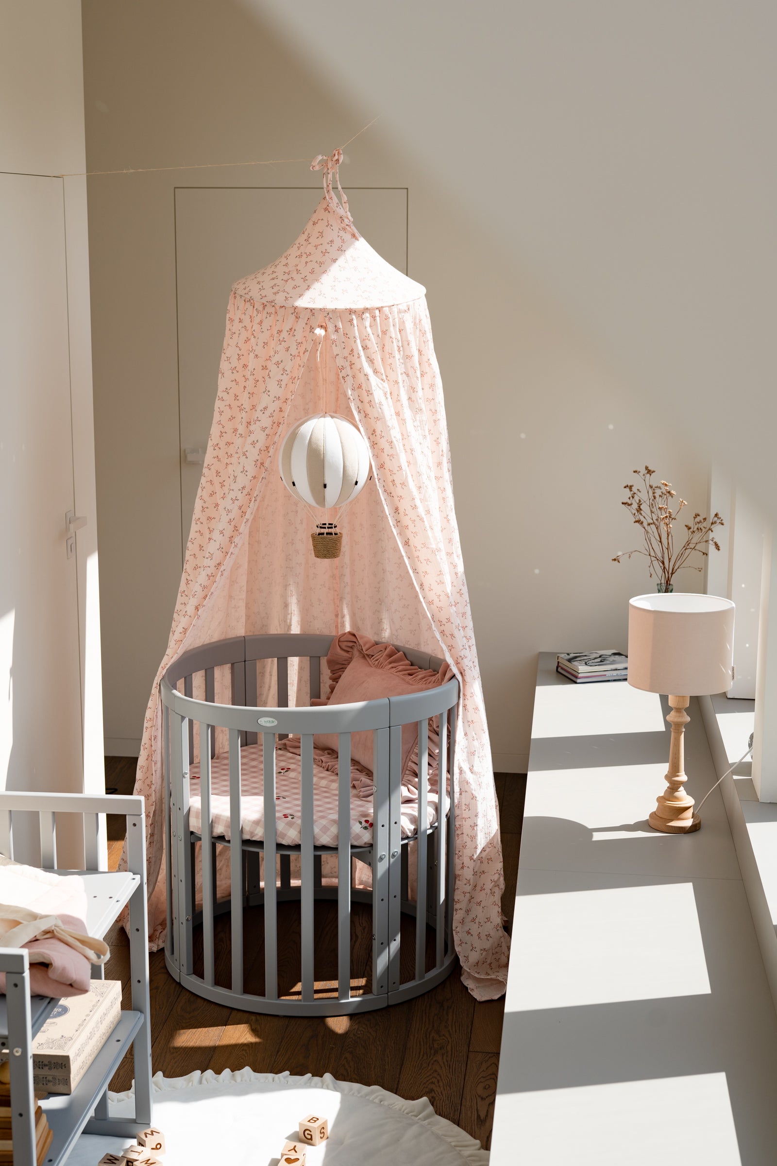 7in1 Babybett Oval Grau Bundle – inkl. Bett-Set, Matratze & Betthimmel
