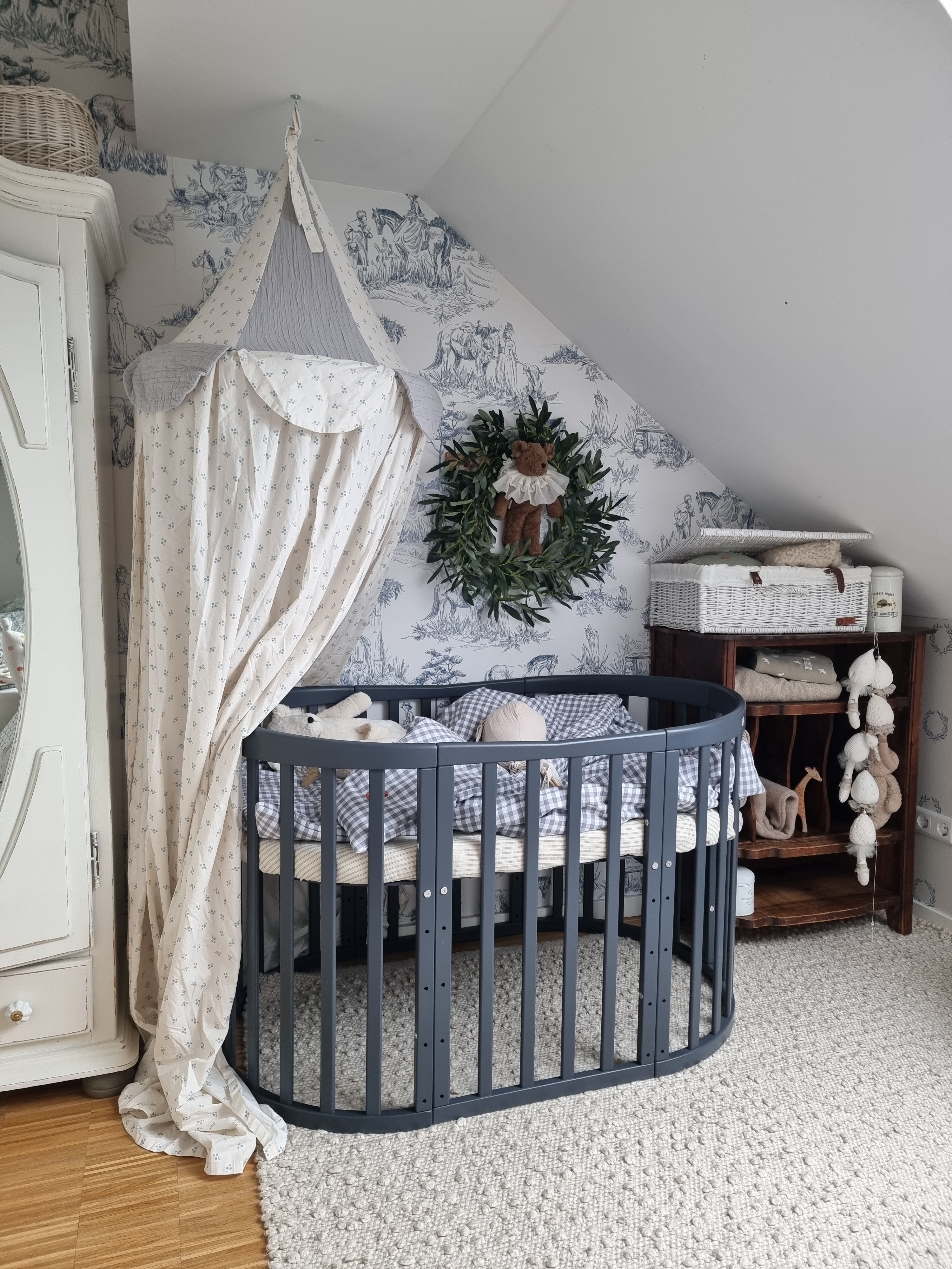 7in1 Babybett Oval Graffiti Bundle – inkl. Matratze