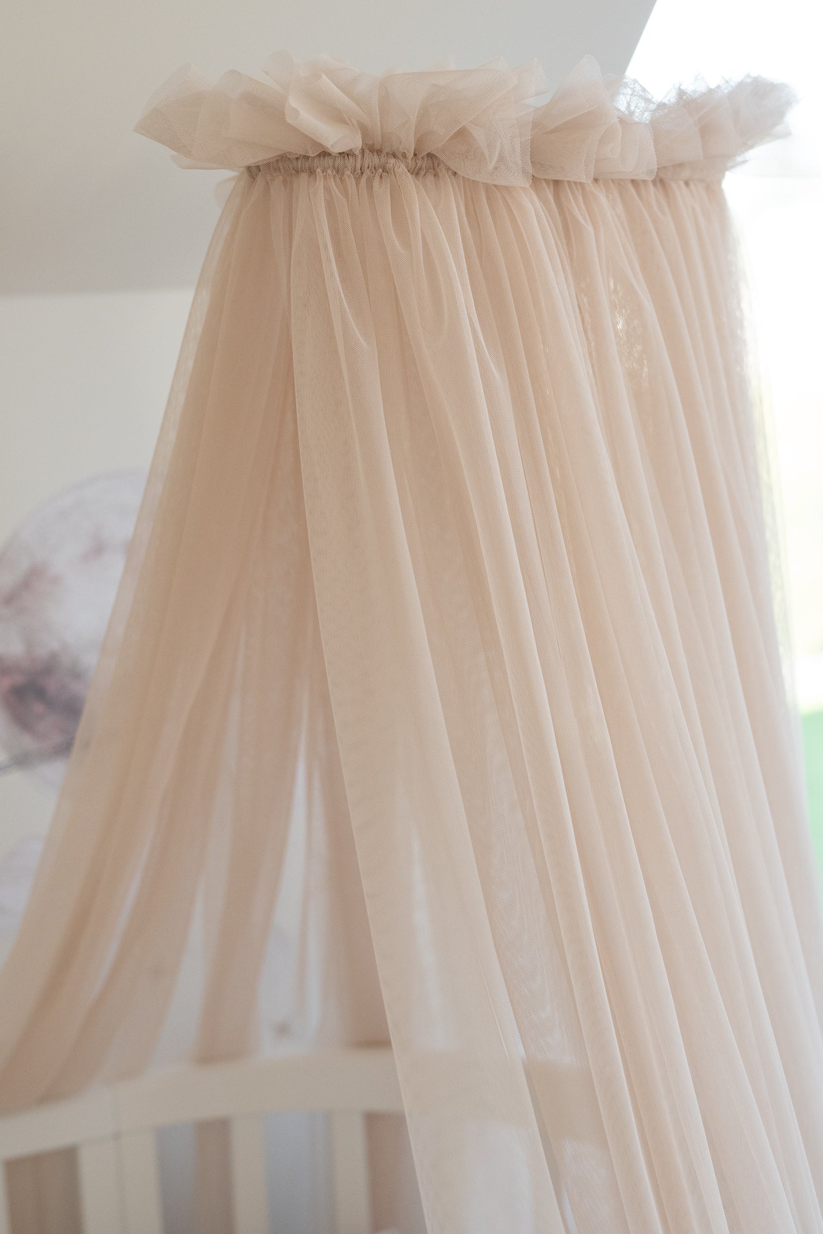 Baldachin aus Tüll in Beige + Baldachin-Gestell