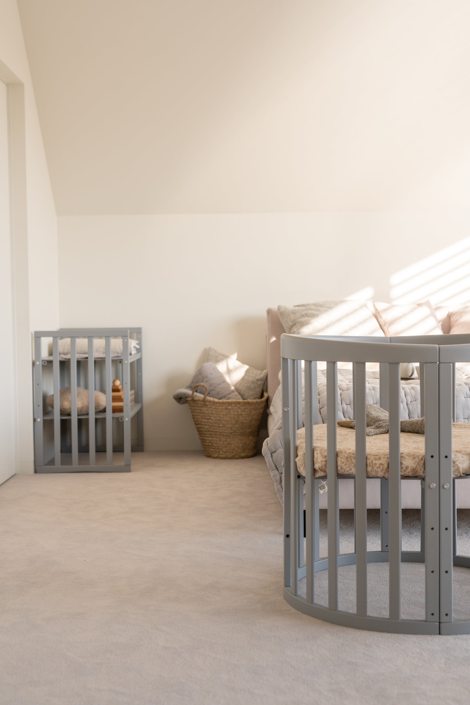7in1 Babybett Oval Grau Bundle – inkl. Bett-Set, Matratze & Betthimmel