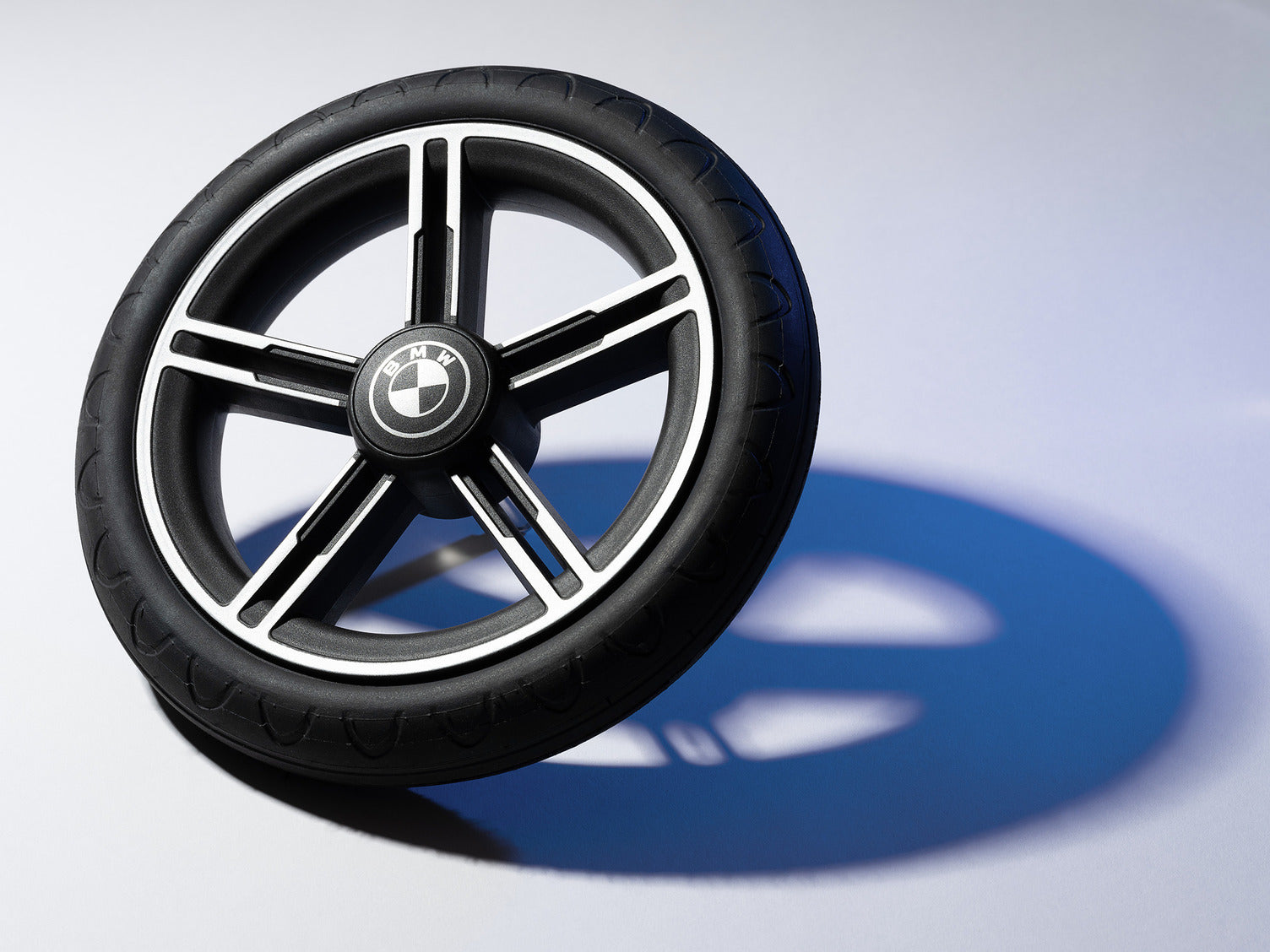 Nuna triv™ next bmw kollektion 4in1 Bundle inkl Arra Flex & Base Curv 360°