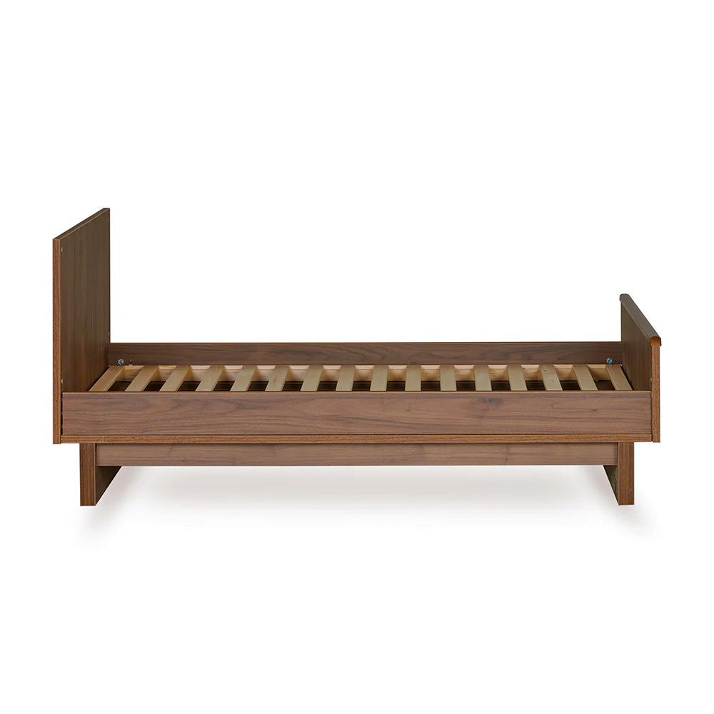 Quax Babybett- und Kinderbett 70 x 140 'Kyo' Walnut