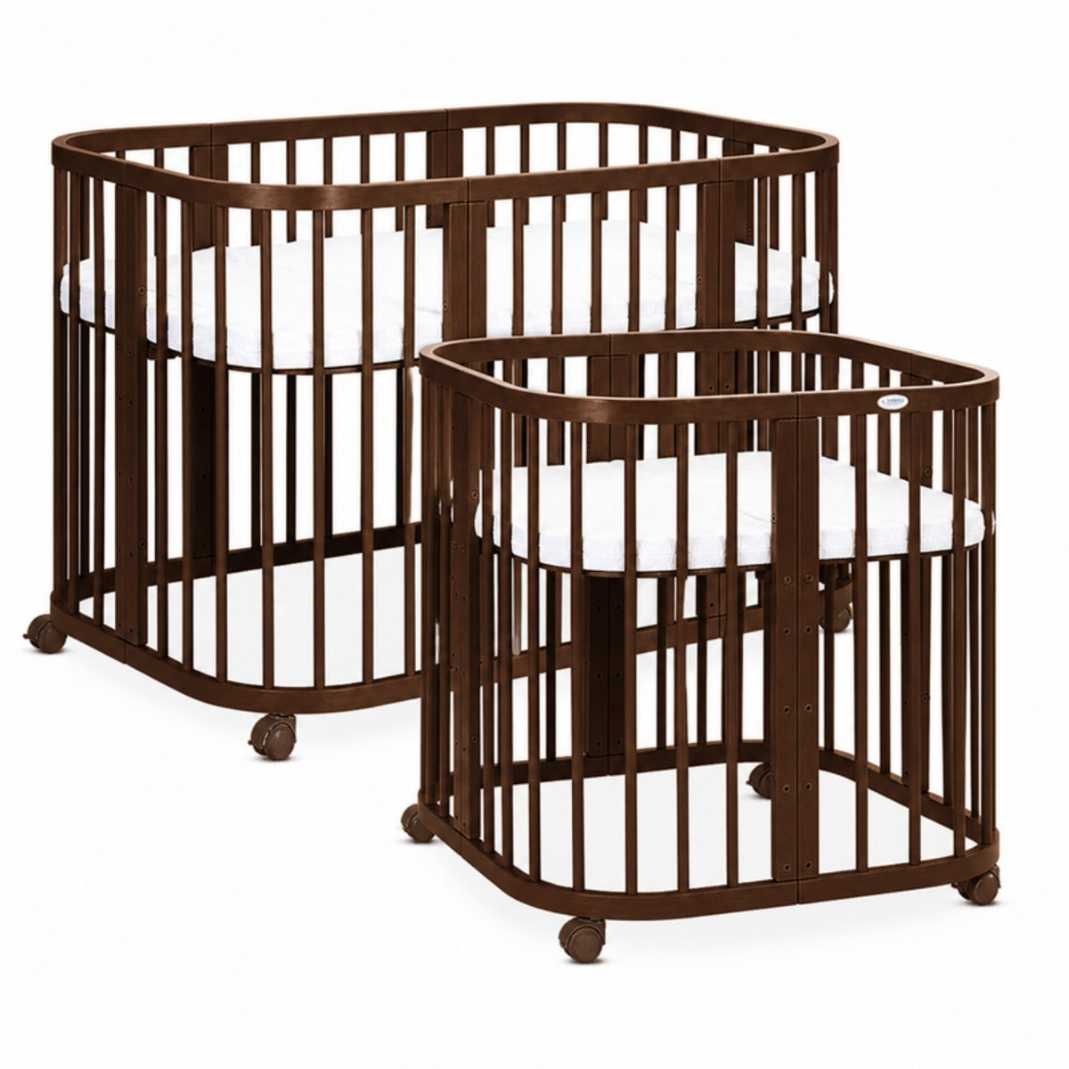 Quadi 7in1 Babybett Walnut – kleines und grosses Bett nebeneinander