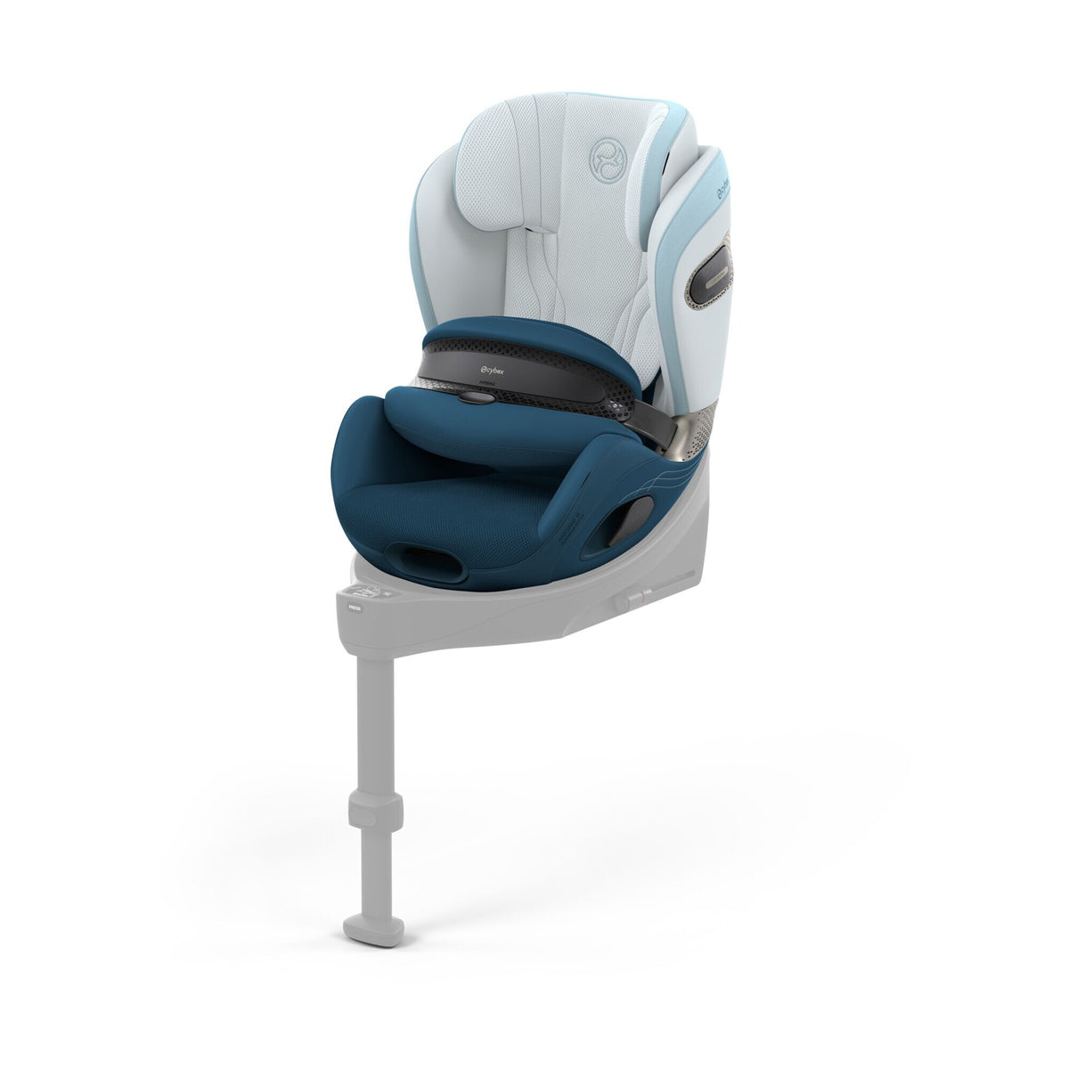 CYBEX Anoris S Airbag Style Opal Blue – Ansicht schräg von vorne auf der Base S (Basis separat erhältlich)
