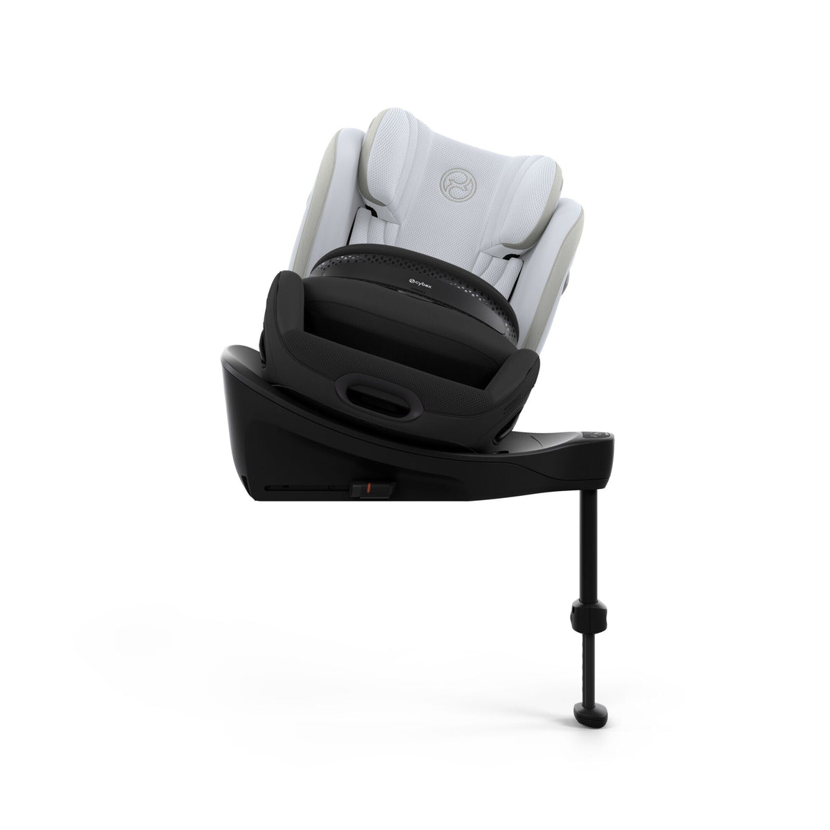 CYBEX Anoris Si Airbag Style Misty Grey – zur Autotür gedreht zum Hineinsetzen