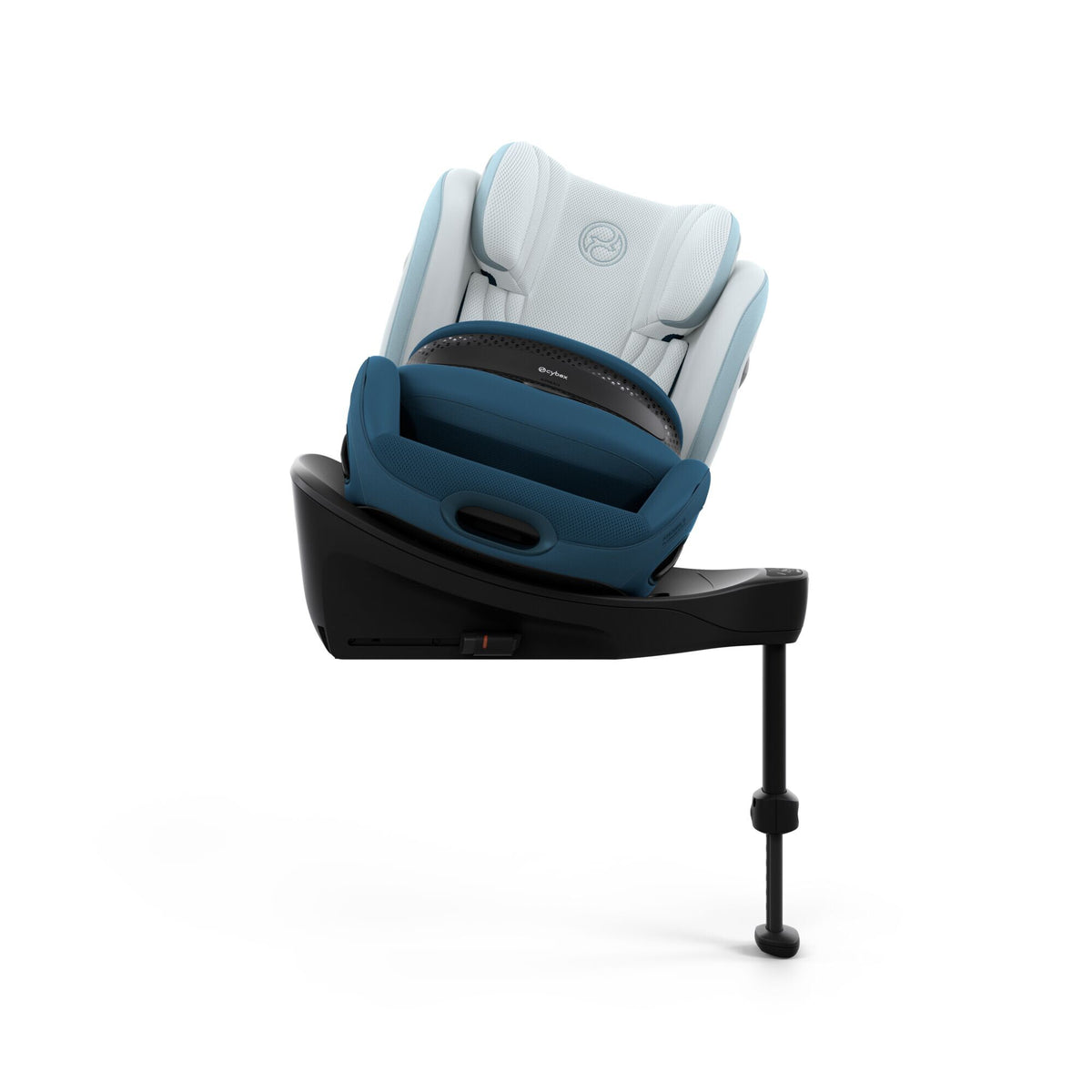 CYBEX Anoris Si Airbag Style Opal Blue – zur Autotür gedreht zum Hineinsetzen