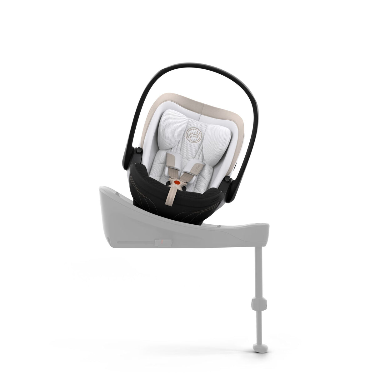 CYBEX Cloud S i-Size Style Off White – auf der Base S zur Autotür gedreht