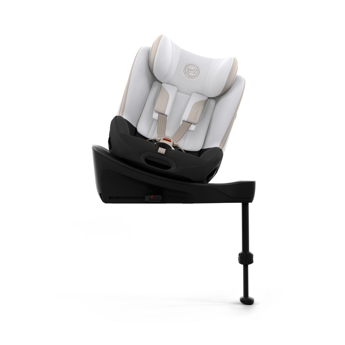 CYBEX Sirona S Style Off White – zur Autotür gedreht zum Hineinsetzen