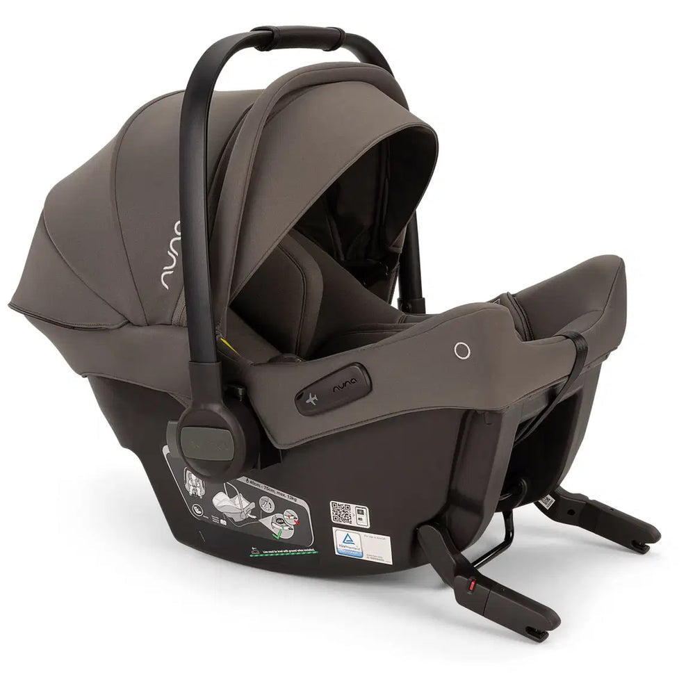 nuna pipa urbn mit integrierten Isofix-Konnektoren cedar