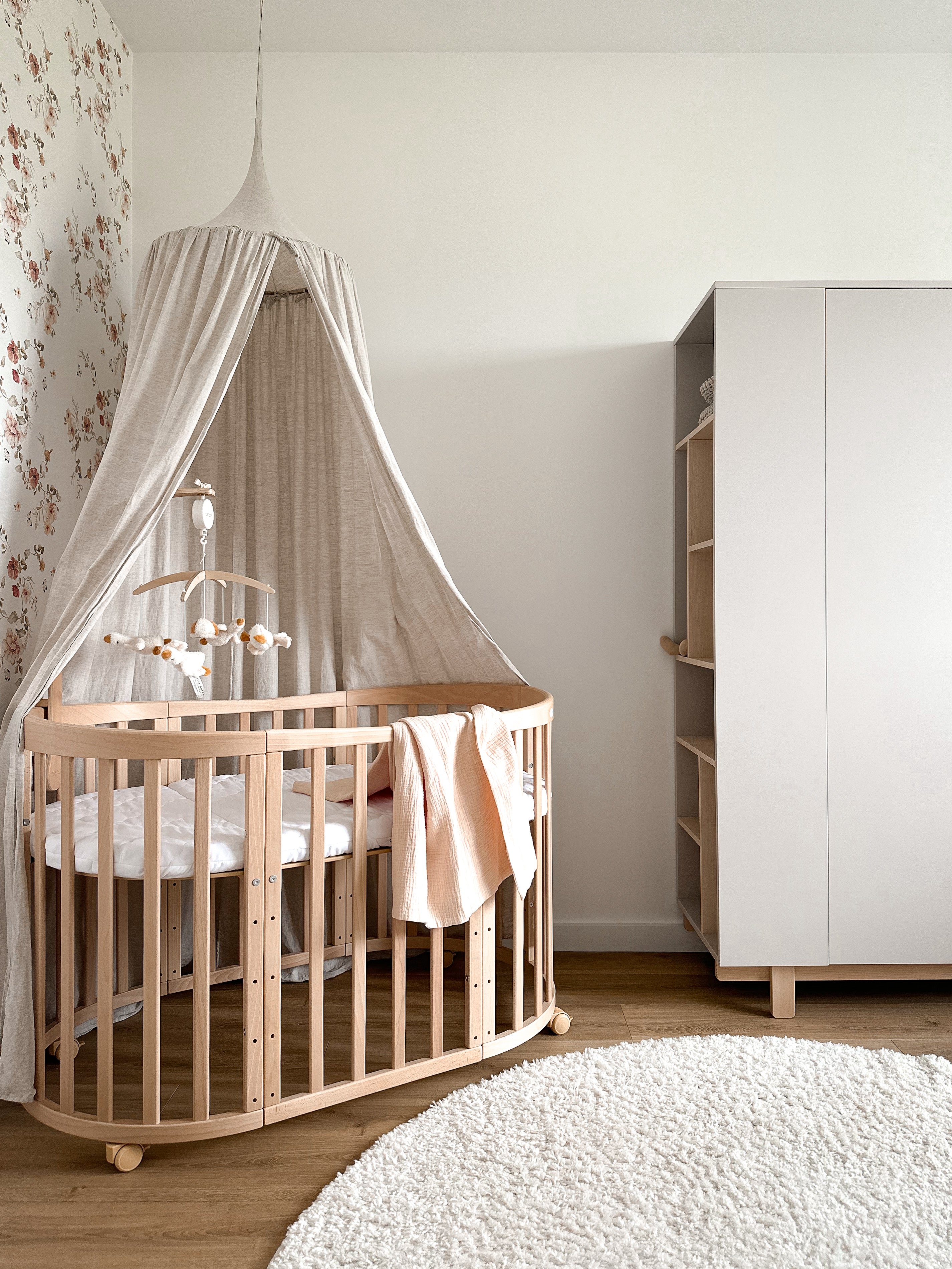 Babybett Kinderbett Oval Natur 7in1: Komplettset inkl. Matratzen, Bettwäsche, Bettschlange & Betthimmel