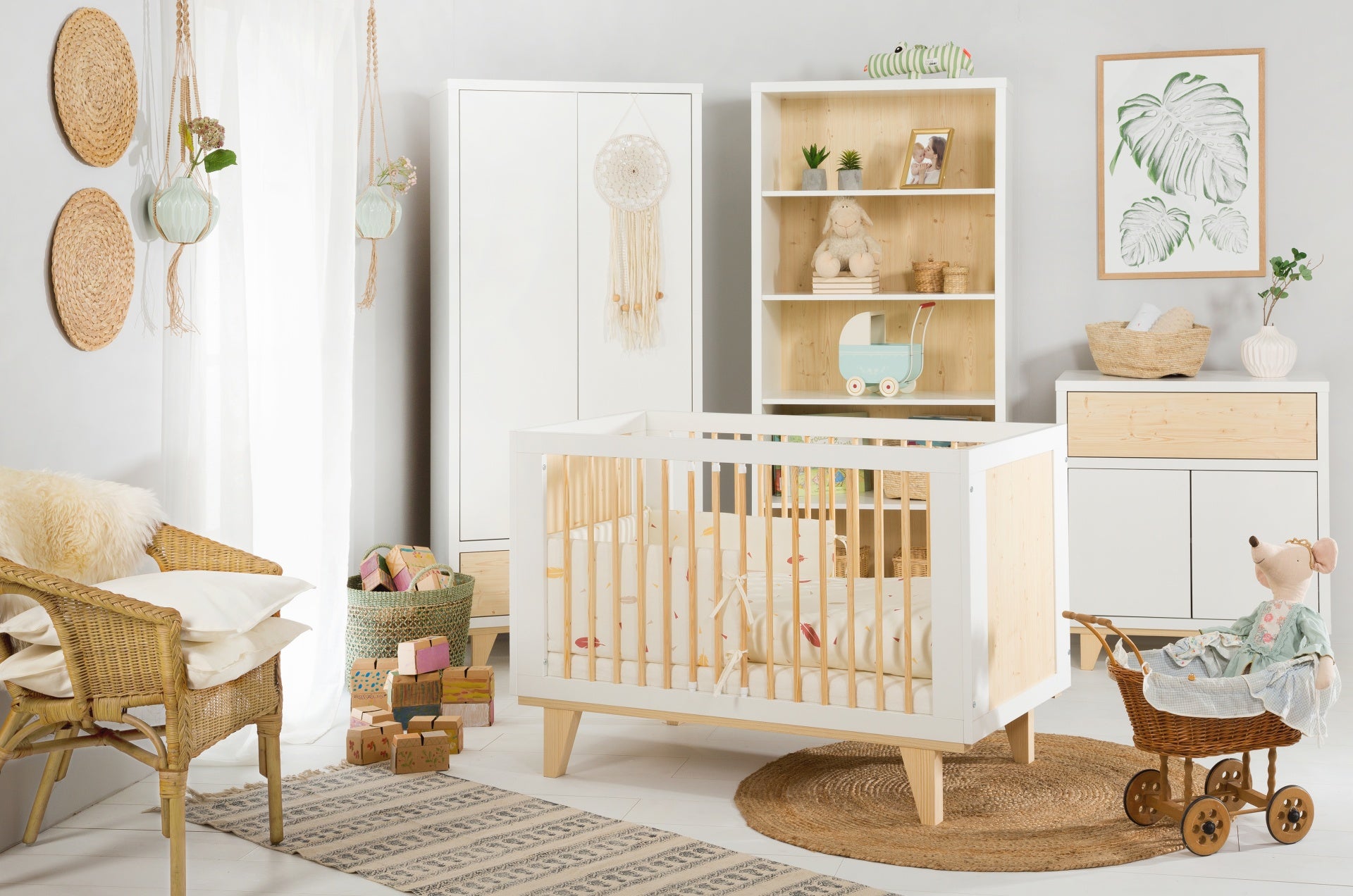 SOFIE 3-TEILIGES BABYZIMMER INKL. MATRATZE, BETTWÄSCHESET UND WICKELKISSEN