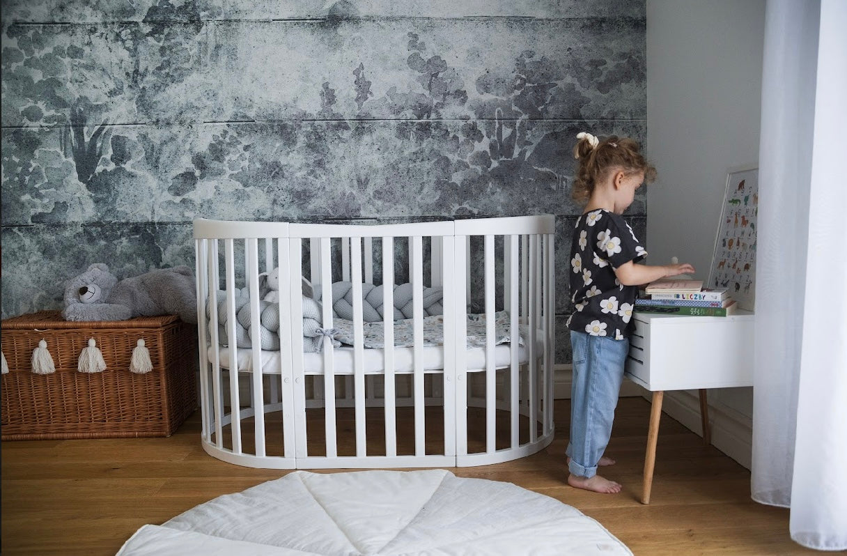 Babybett Kinderbett Oval Weiss 7in1: Komplettset inkl. Matratzen, Bettwäsche, Bettschlange & Betthimmel