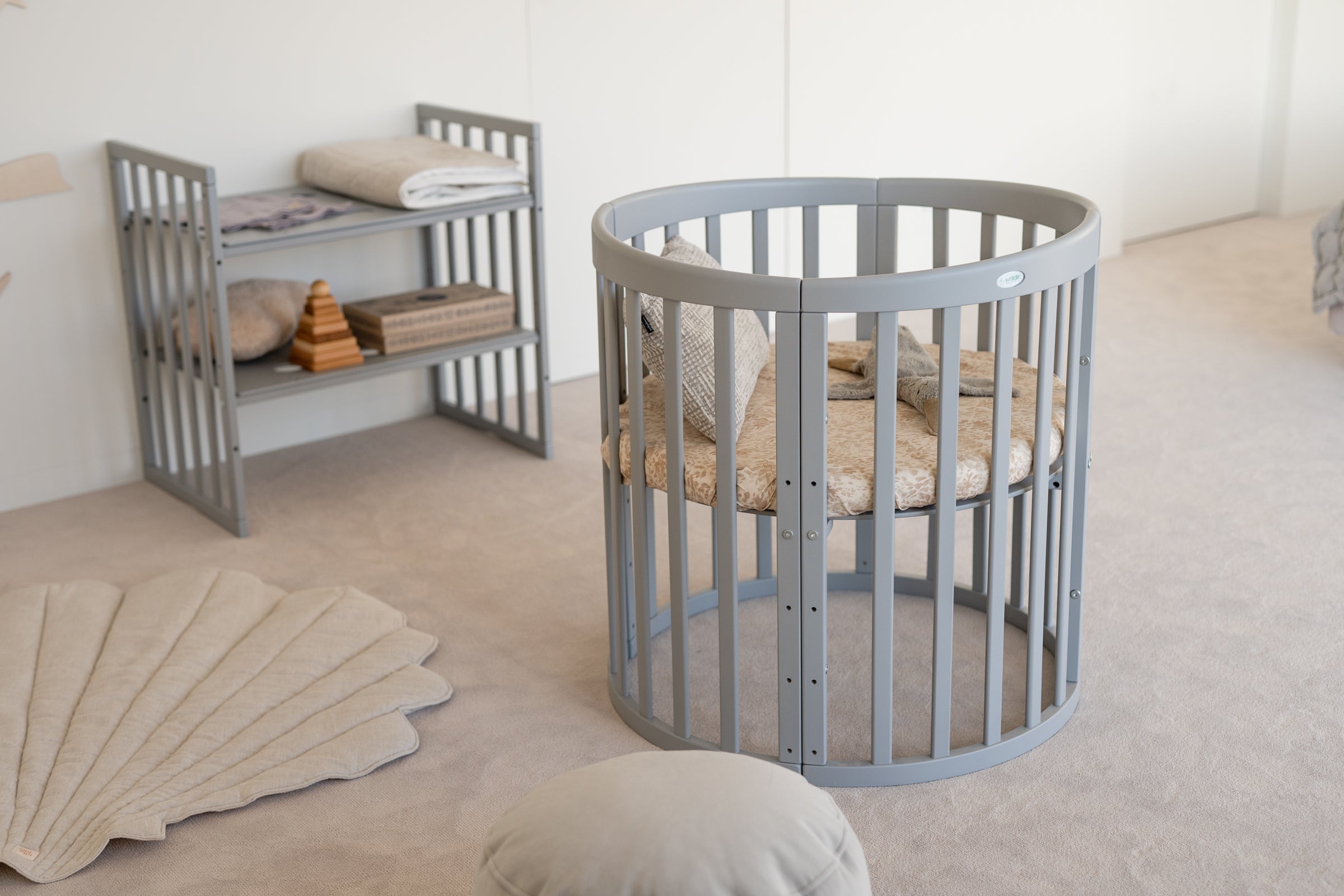 Babybett Kinderbett Oval Grau 7in1: Komplettset inkl. Matratzen, Bettwäsche, Bettschlange & Betthimmel