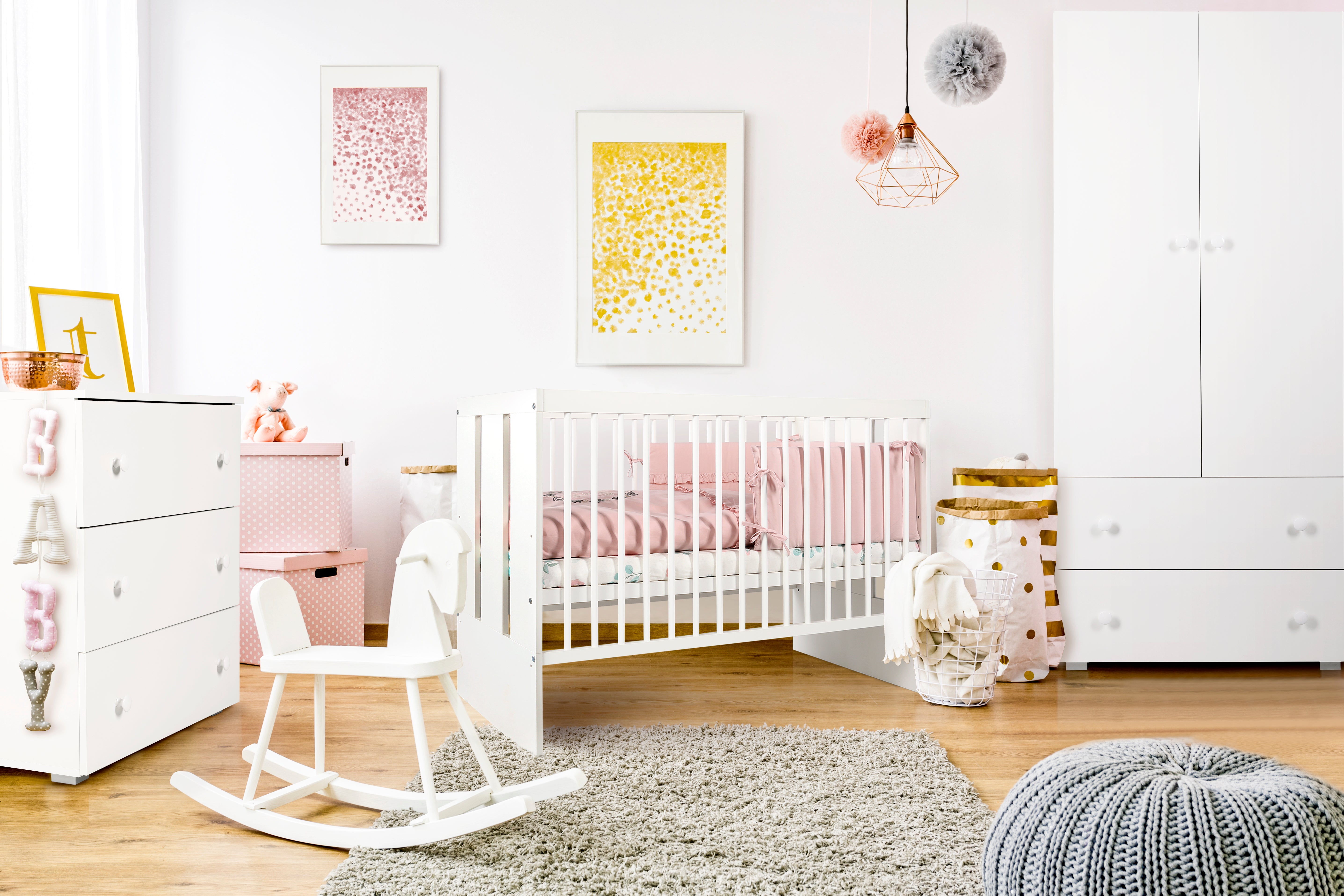 Paula 3-teiliges Babyzimmer inkl. Matratze, Bettwäscheset und Wickelkissen