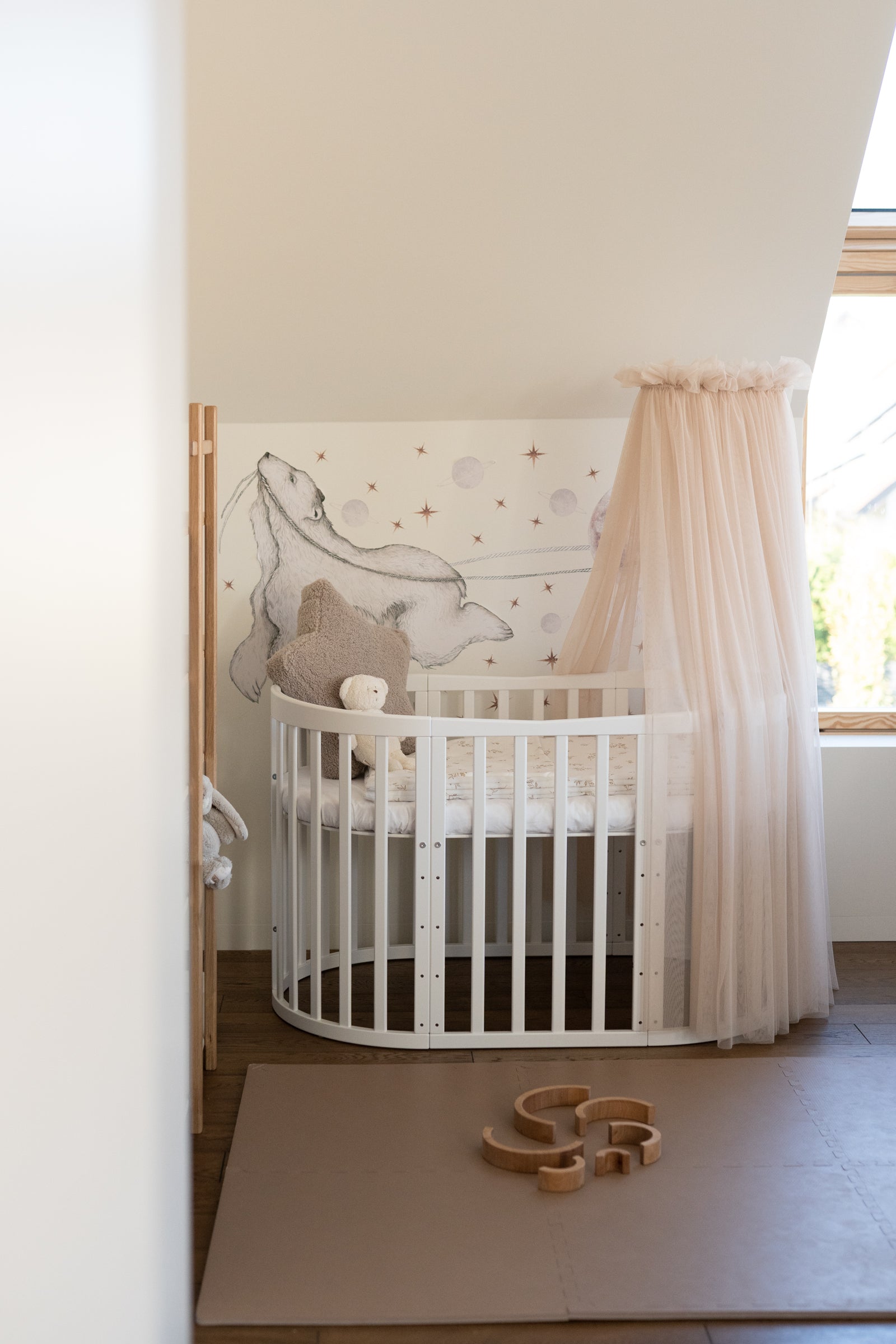 Baldachin aus Tüll in Beige + Baldachin-Gestell