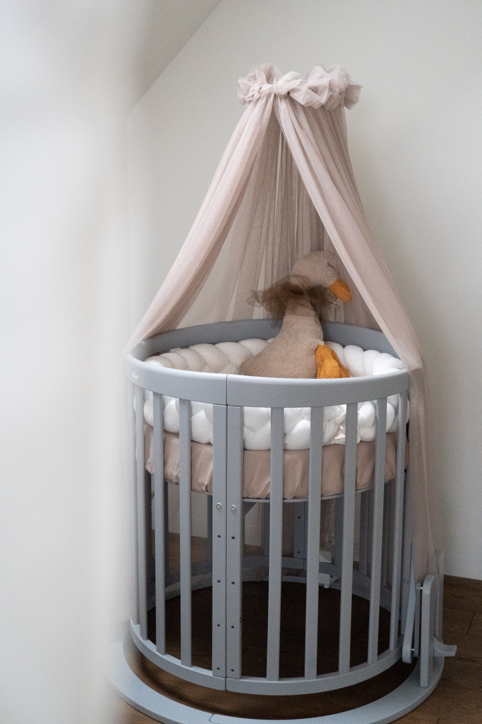Baldachin aus Tüll in Taupe + Baldachin-Gestell
