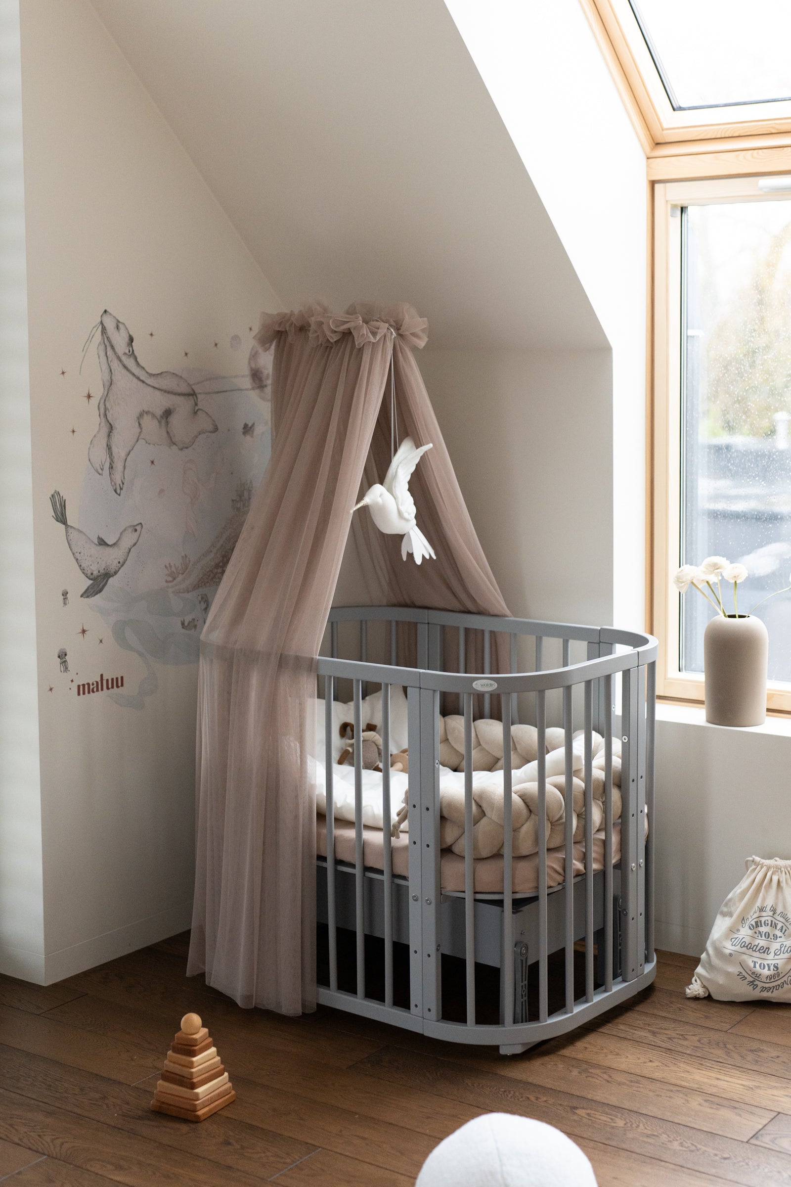 Baldachin aus Tüll in Taupe + Baldachin-Gestell