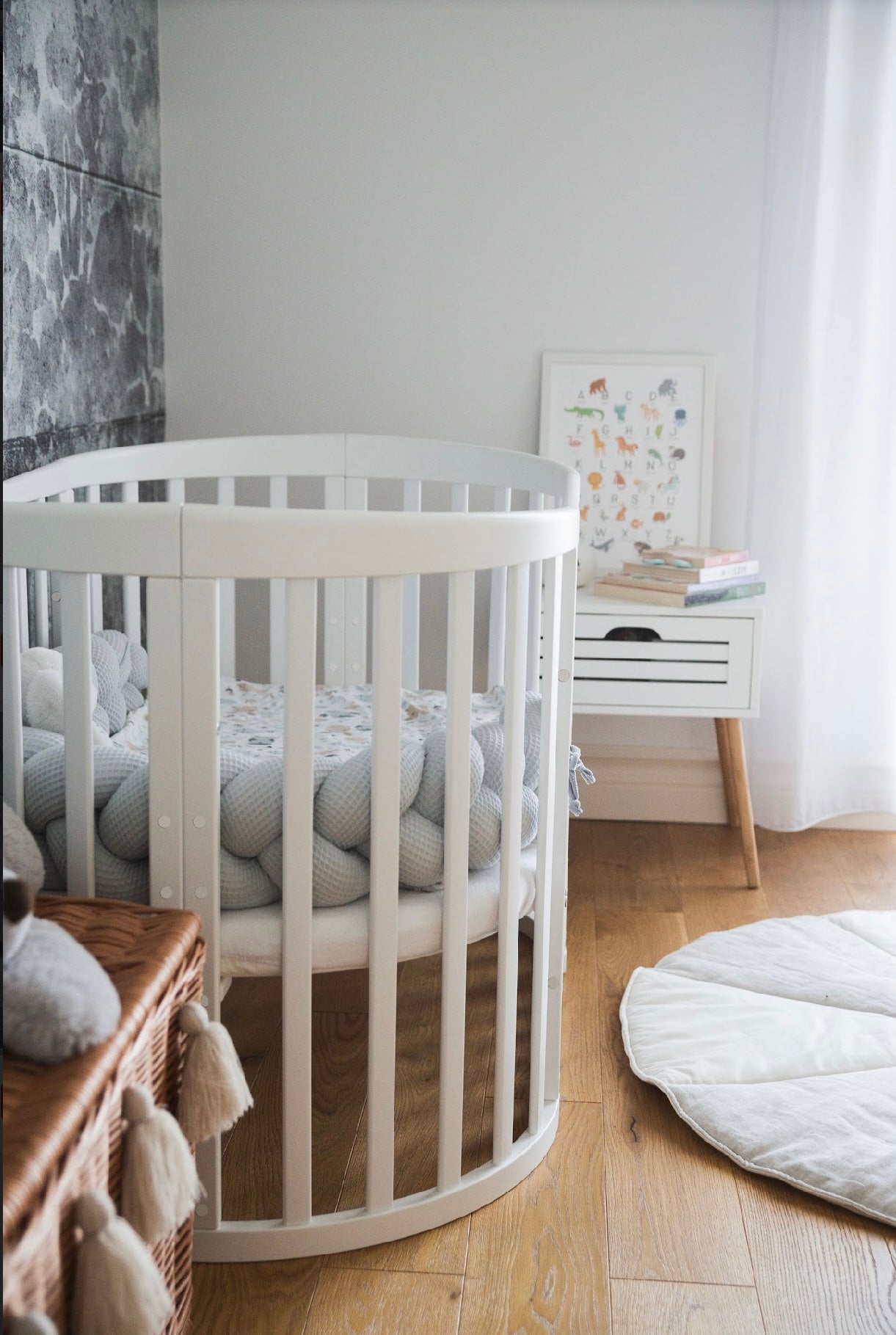 Babybett Kinderbett Oval Weiss 7in1: Komplettset inkl. Matratzen, Bettwäsche, Bettschlange & Betthimmel