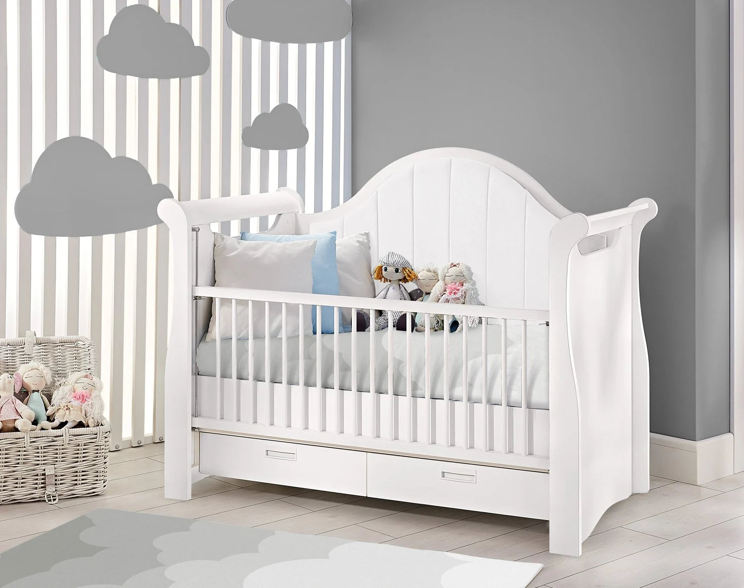 Babyzimmer Pori-Weiss Set inkl Babybett, Kommode, 2Türige Schrank & Matratze
