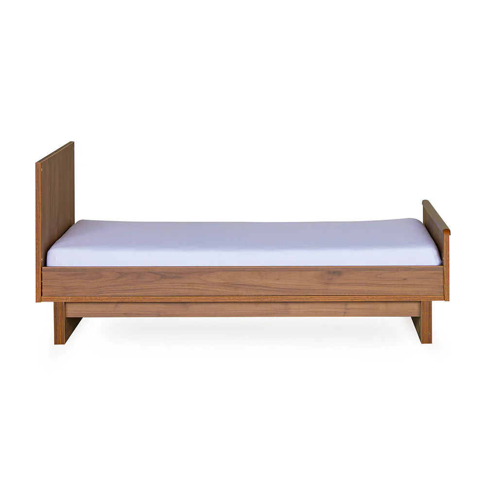 Quax Babybett- und Kinderbett 70 x 140 'Kyo' Walnut