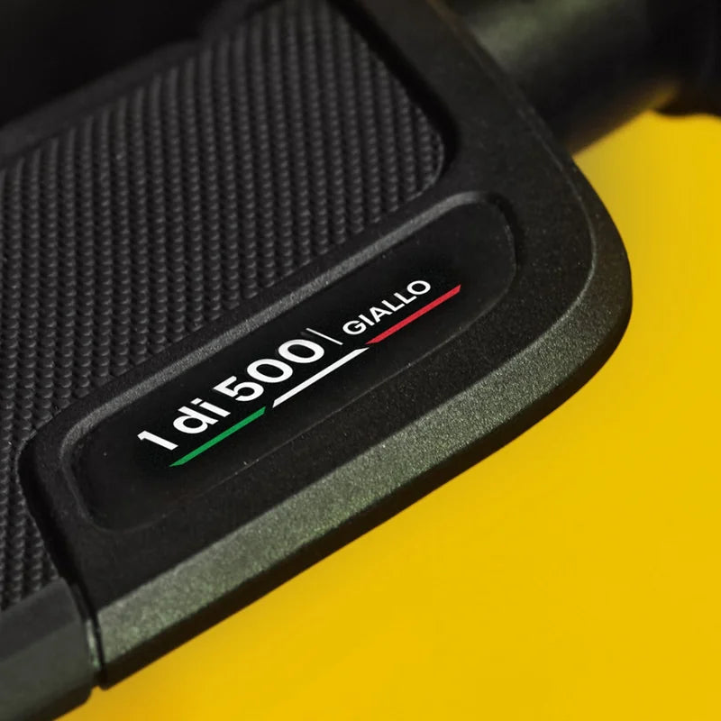 Materialdetail der nummerierten Reef AL Giallo Edition