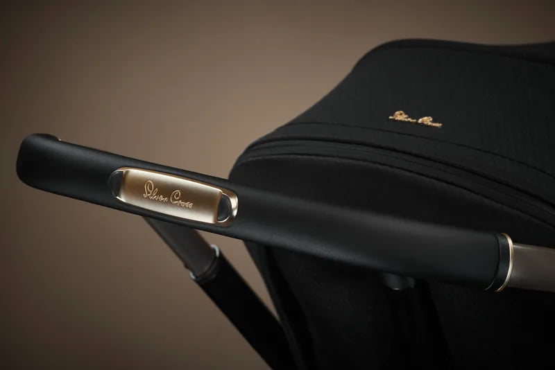 Schiebegriff des Silver Cross Reef 2 Special Edition Espresso mit goldfarbenen Details