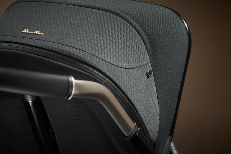 Jersey-Stoff, Silver-Cross-Emblem und Schiebegriff des Reef 2 Special Edition Espresso
