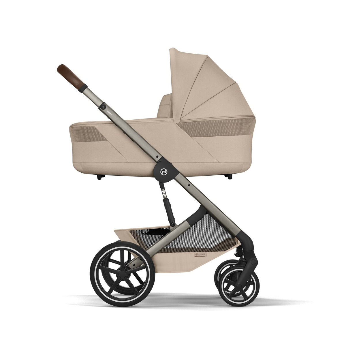 CYBEX Balios S Lux Almond Beige mit aufgesetzter Cot S Lux Babywanne