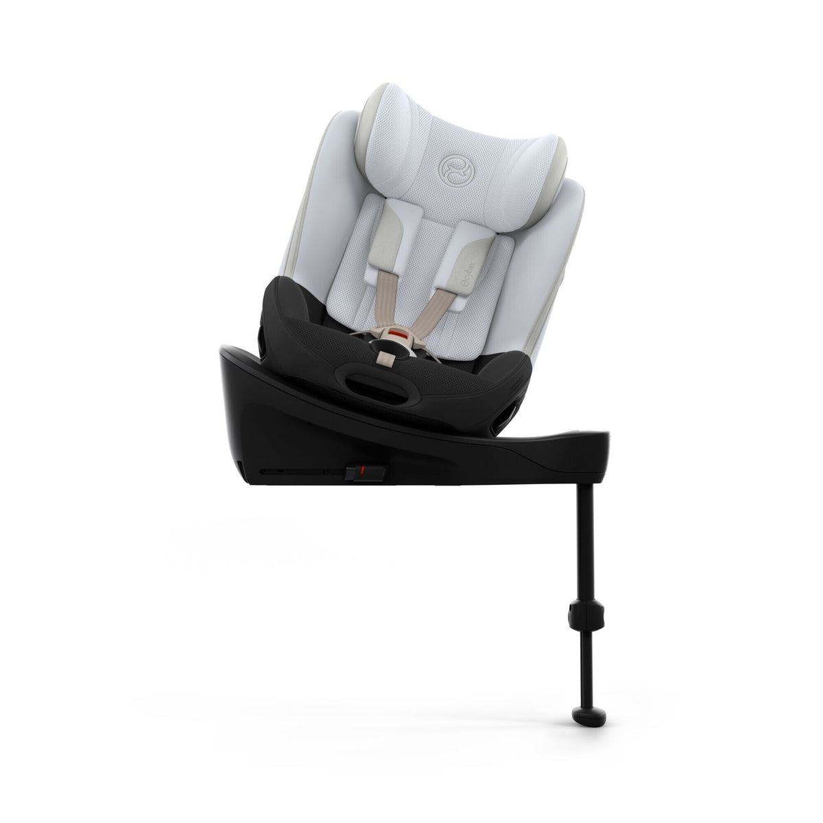 CYBEX Sirona Si Style Misty Grey – zur Autotür gedreht zum Hineinsetzen