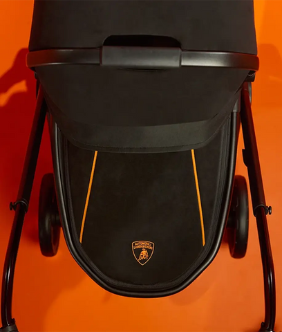 Automobili Lamborghini Emblem auf dem Kinderwagen