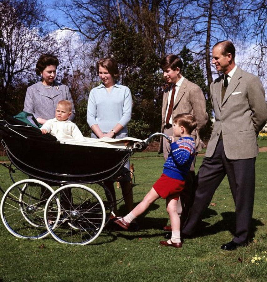 Queen Elizabeth II. und Prinz Philip mit ihren vier Kindern im Jahr 1965